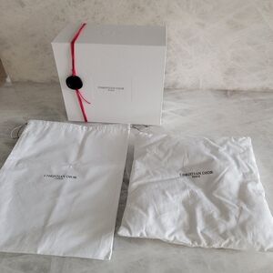 Dior Luxurious Box, Pillow & Dustbag Set